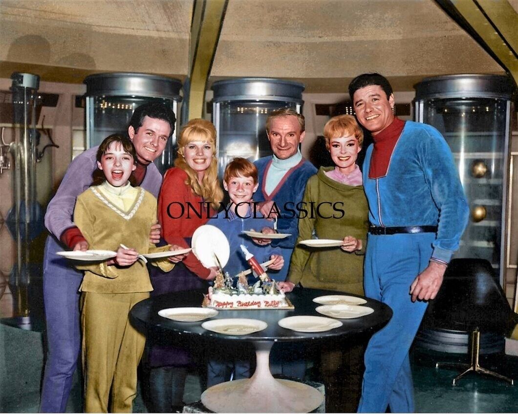 1966 LOST IN SPACE CAST AMERICAN SCIENCE FICTION TELEVISION SERIES 8X10 PHOTO