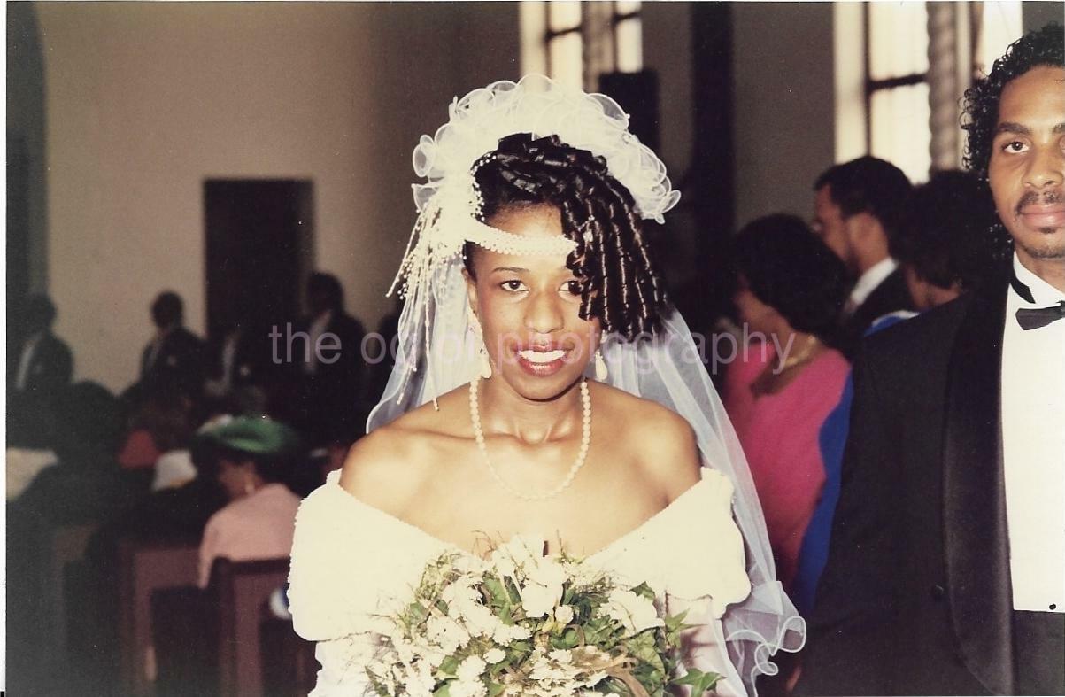 BEAUTIFUL BRIDE Wedding Day FOUND PHOTOGRAPH Color  Woman 910 7 O