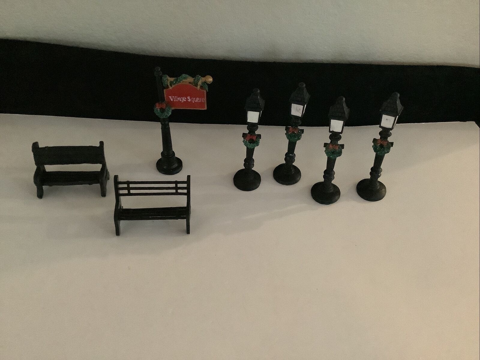 VTG 1997 Village Square Christmas Village Town Street Lamps, Benches & VG Sign