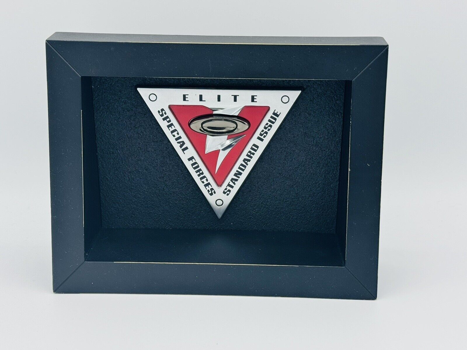 NEW LARGE OAKLEY MILITARY MEDAL STANDARD ISSUE ELITE PLAQUE TRIANGLE FRAMED RARE