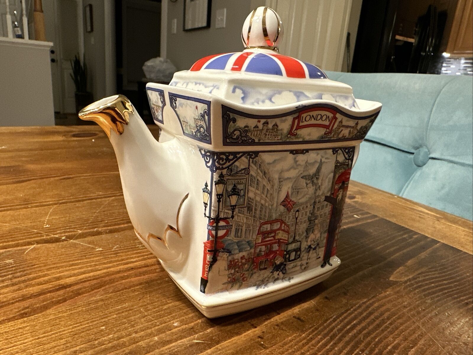 James Sadler Ceramic Teapot London Piccadilly 4660-Made In England