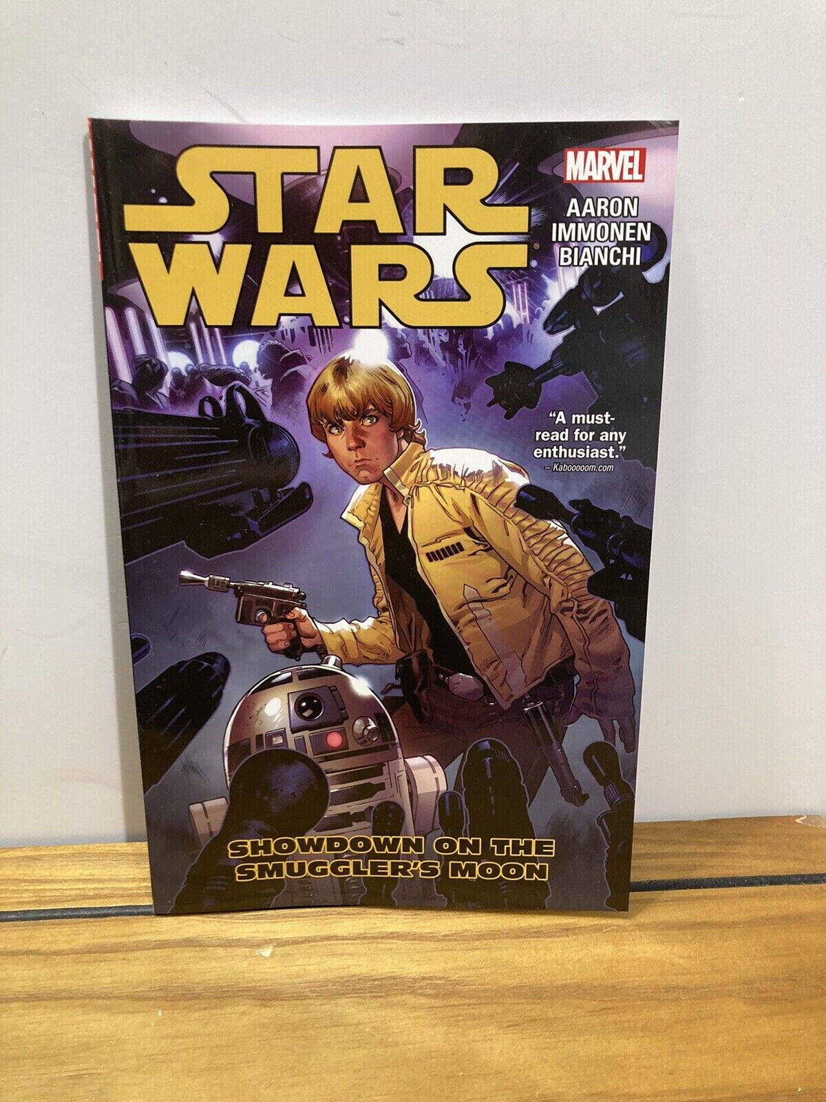 Star Wars Vol. 2: Showdown on the Smuggler\'s Moon by  , Paperback