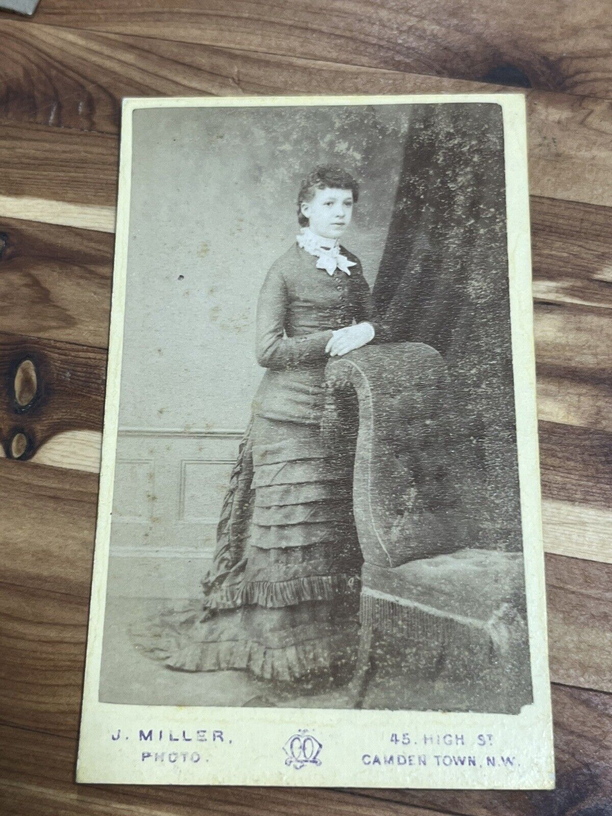 ANTIQUE CDV J Miller  GORGEOUS YOUNG LADY IN DRESS LONDON ENGLAND