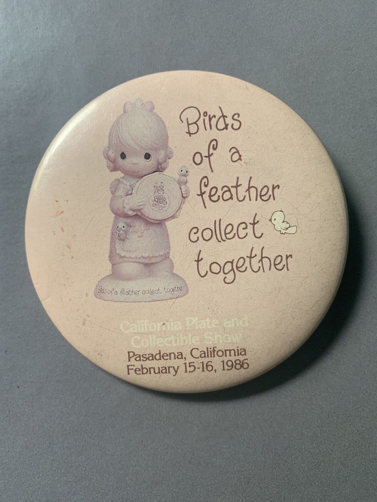 Vintage 80s California Plate & Collectible Show Pinback Button Pin Birds Feather