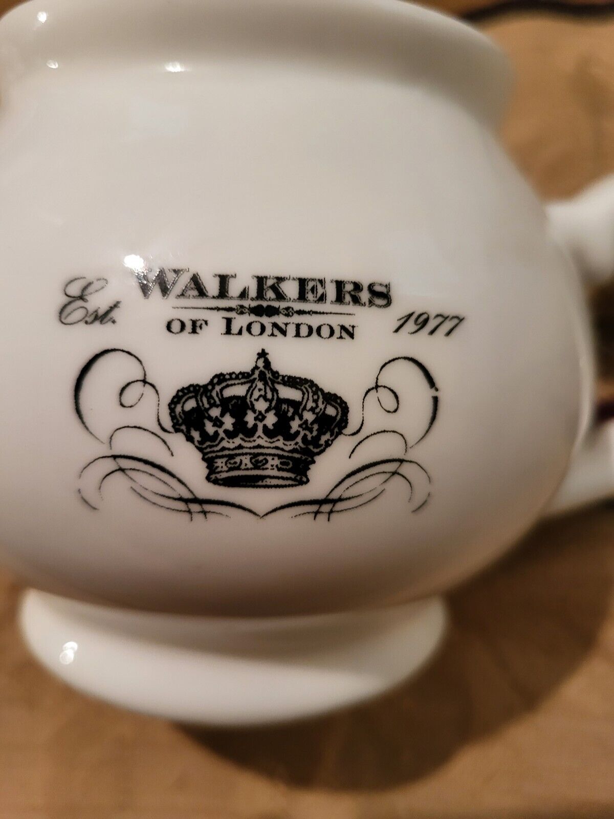 WALKERS OF LONDON Est 1977 TEAPOT with LID White made in England Chocolate Shop