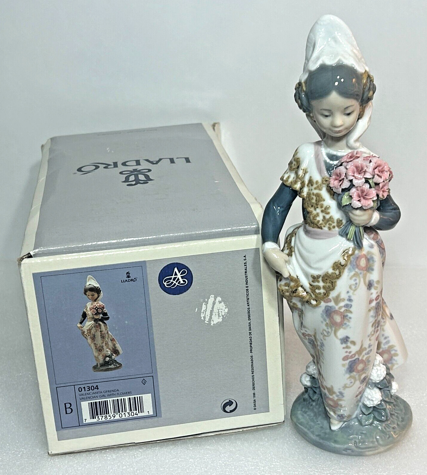 Lladro Figurine 1304 Valencian Girl with Flowers / with Original Box - RETIRED