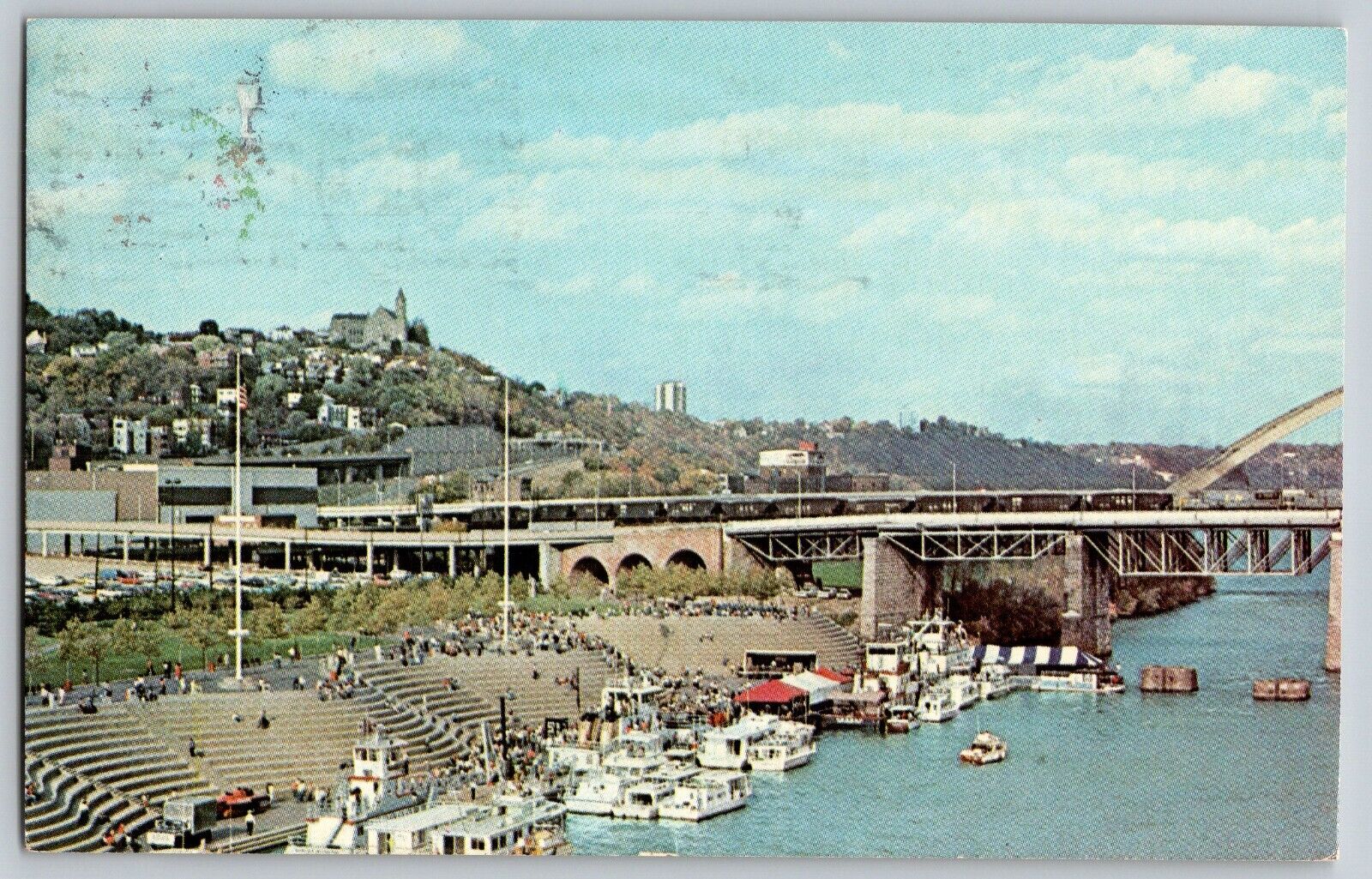 Cincinnati, Ohio - Serpentine Wall at the Riverfront - Vintage Postcard - Posted