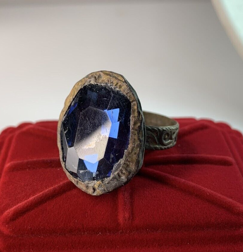 POST MEDIEVAL SILVERED RING WITH STONE. NICE WEARABLE VINTAGE SIGNET RING