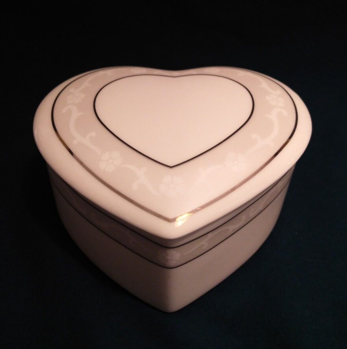 Wedgwood Icing Heart Shaped Bone China Trinket Box