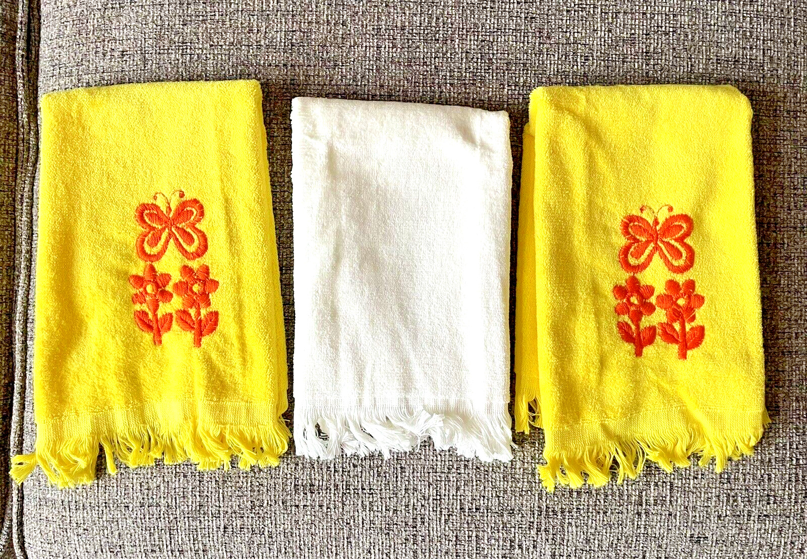 VTG Set Guest Fingertip Hand Towels Yellow Orange Embroider Fringe NOS Butterfly