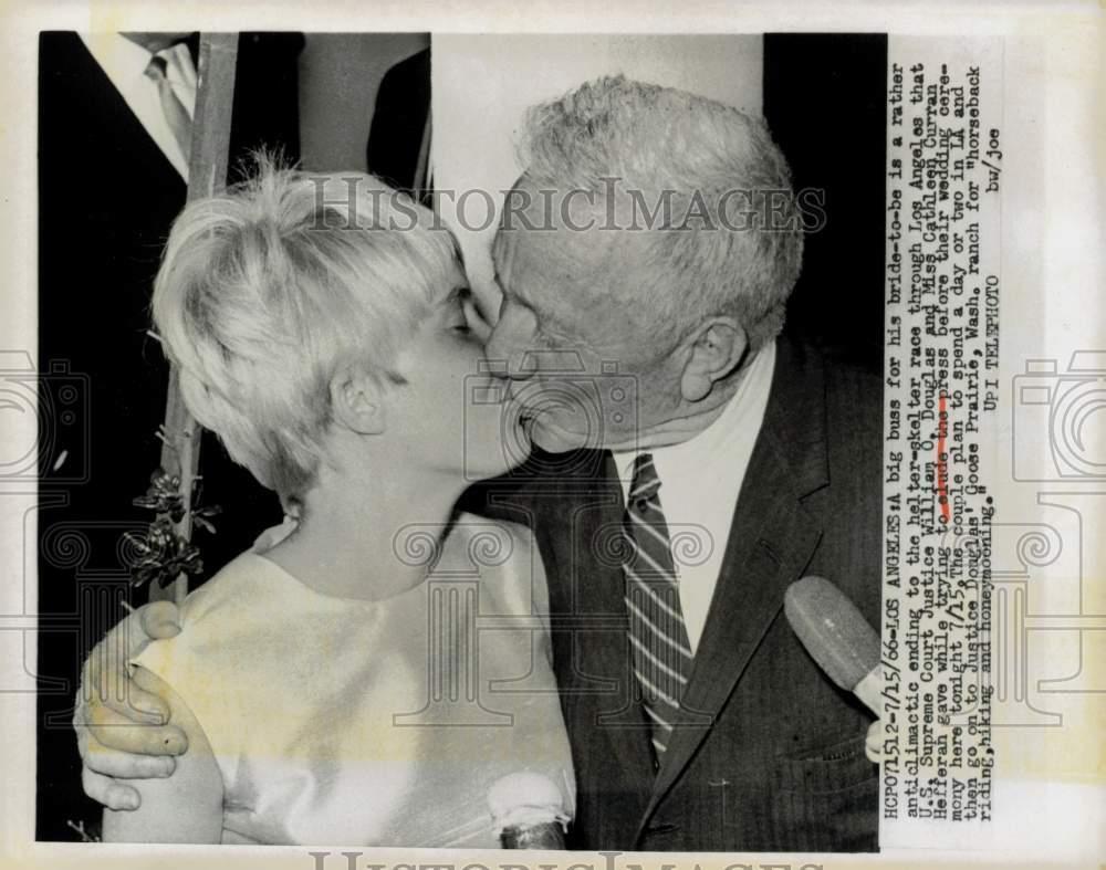 1966 Press Photo Justice William O. Douglas weds Cathleen Heffernan, California