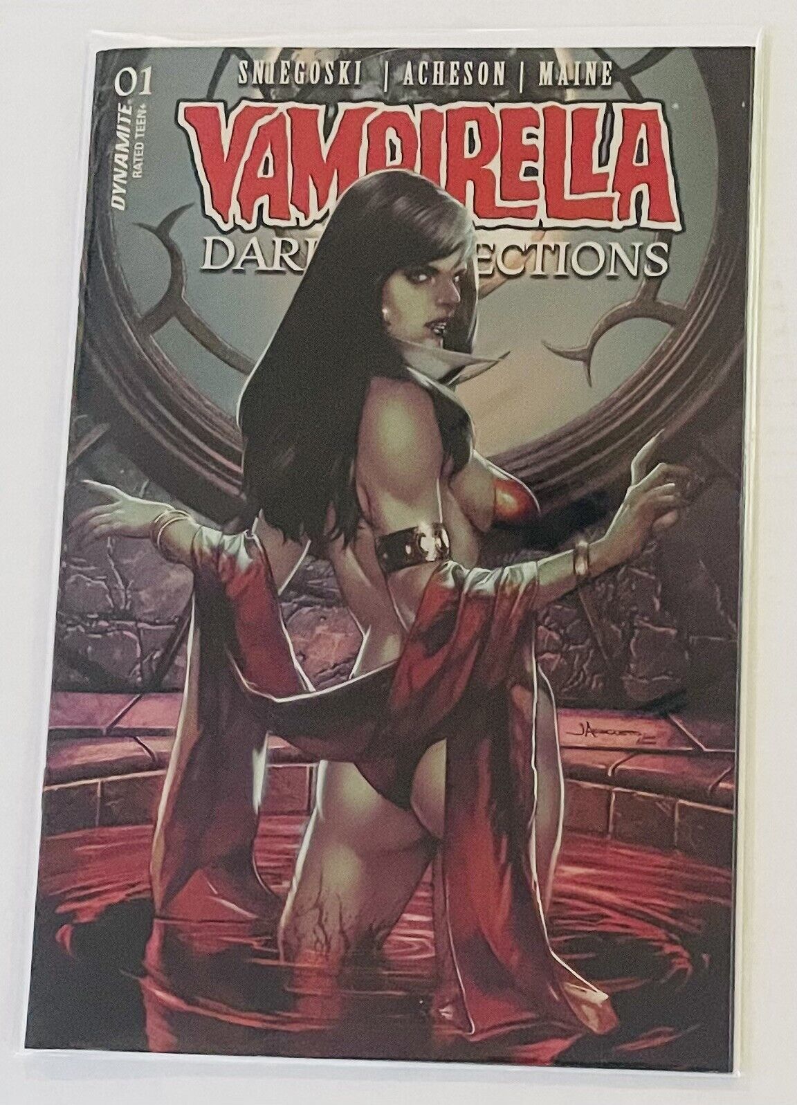 Vampirella Dark Reflections #1 💥VARIANT💥 1:15 Ret. Incentive Foil Variant 2024