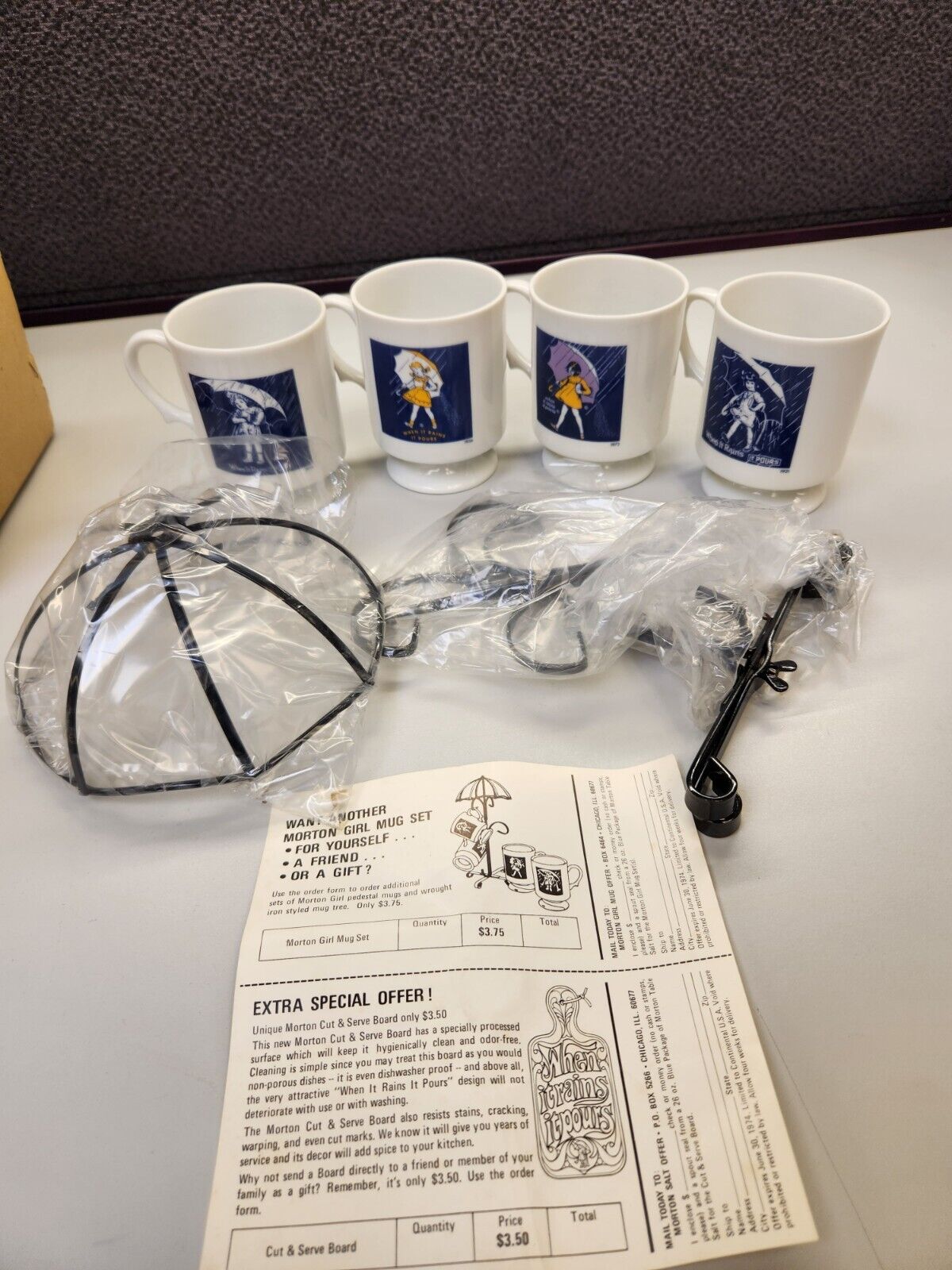 4 Vintage Morton Salt Umbrella Girl Coffee Mugs /Cups With Metal Umbrella Stand 
