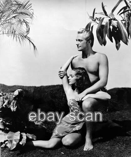 RICHARD DENNING   BARECHESTED BEEFCAKE  WITH DOROTHY LAMOUR    8X10 PHOTO D