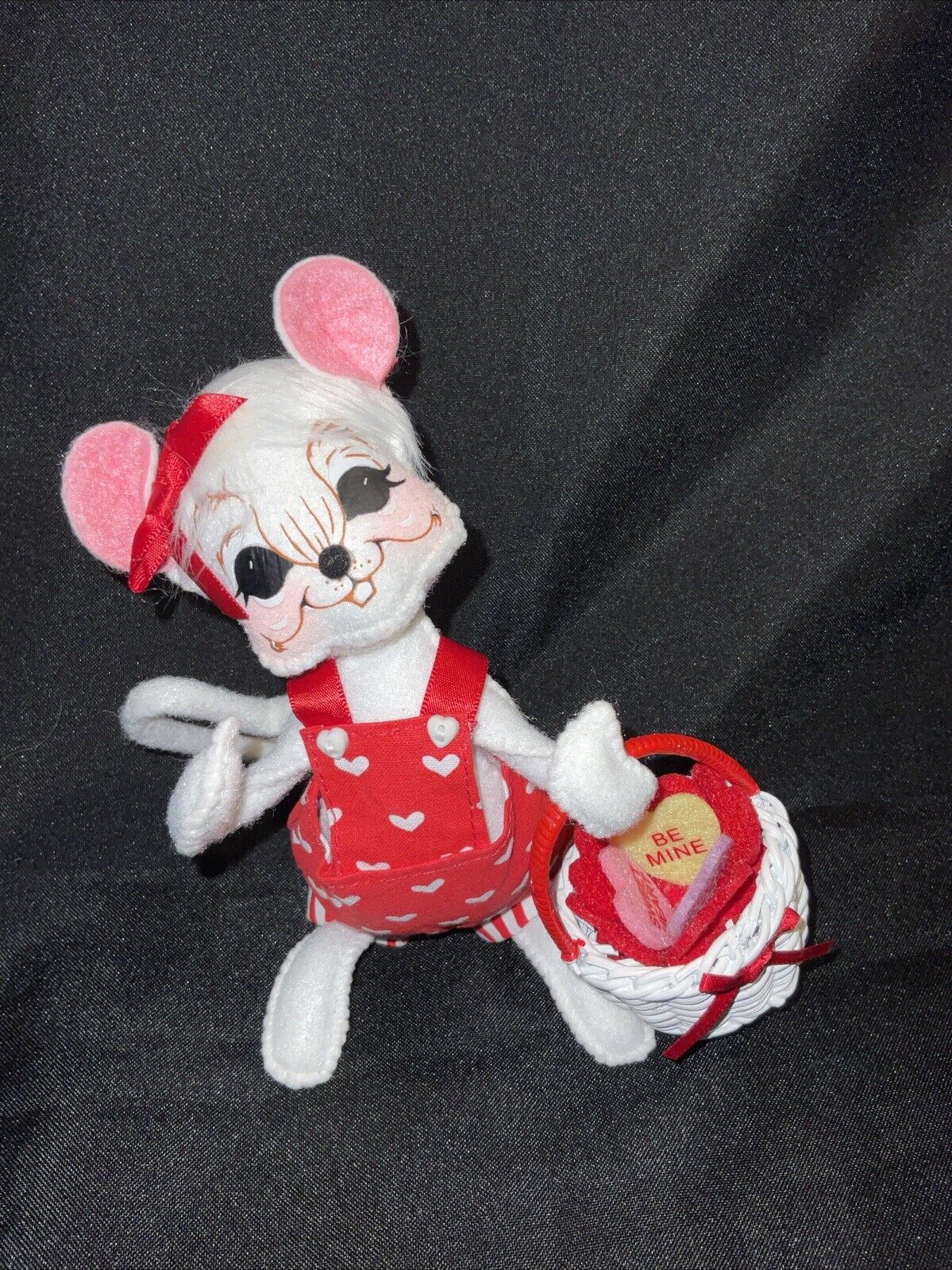 Annalee 2019 Valentine Mrs. Mouse With Love Heart Candies In A Basket