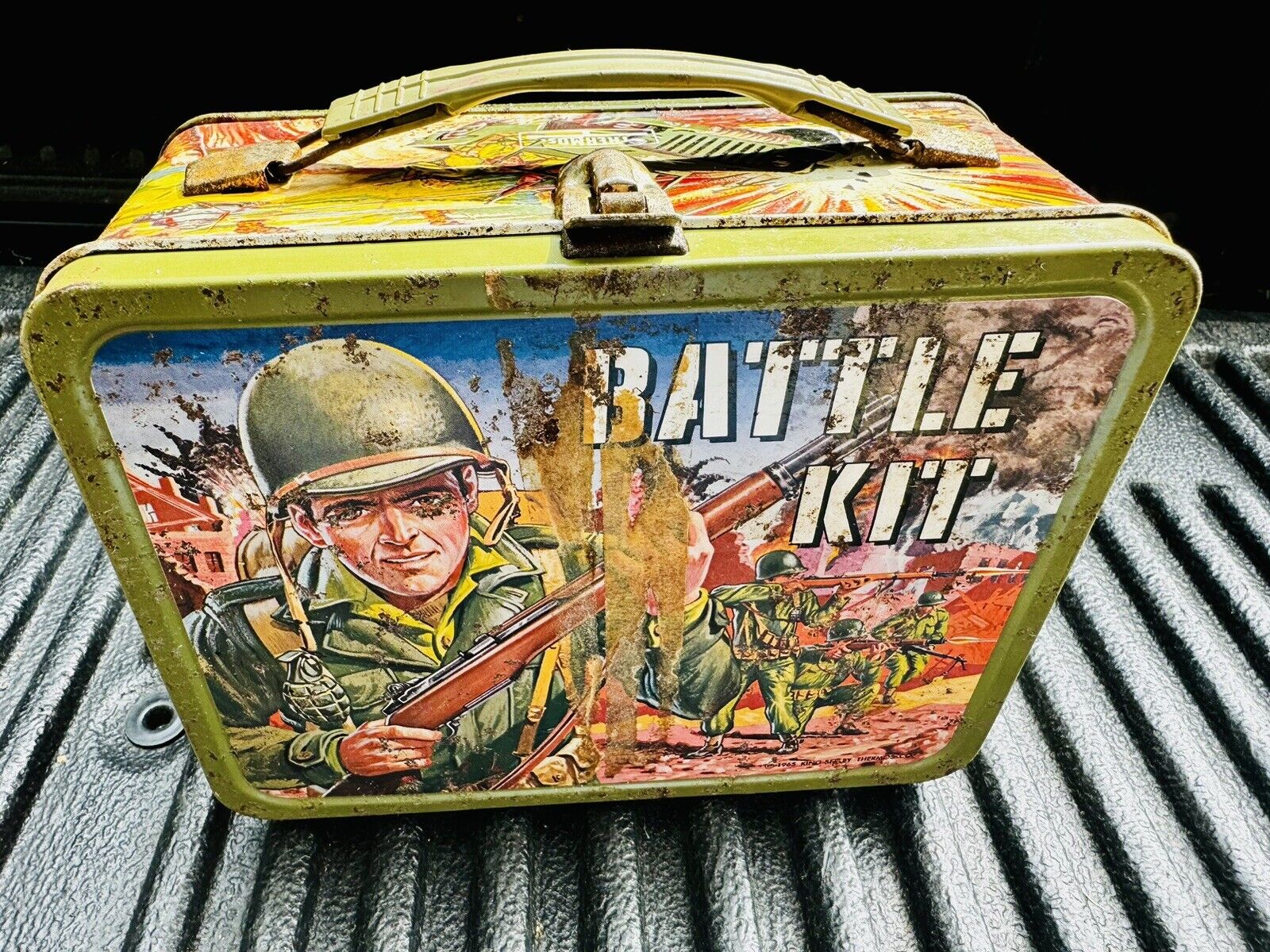 Vintage 1965 Battle Kit Lunchbox