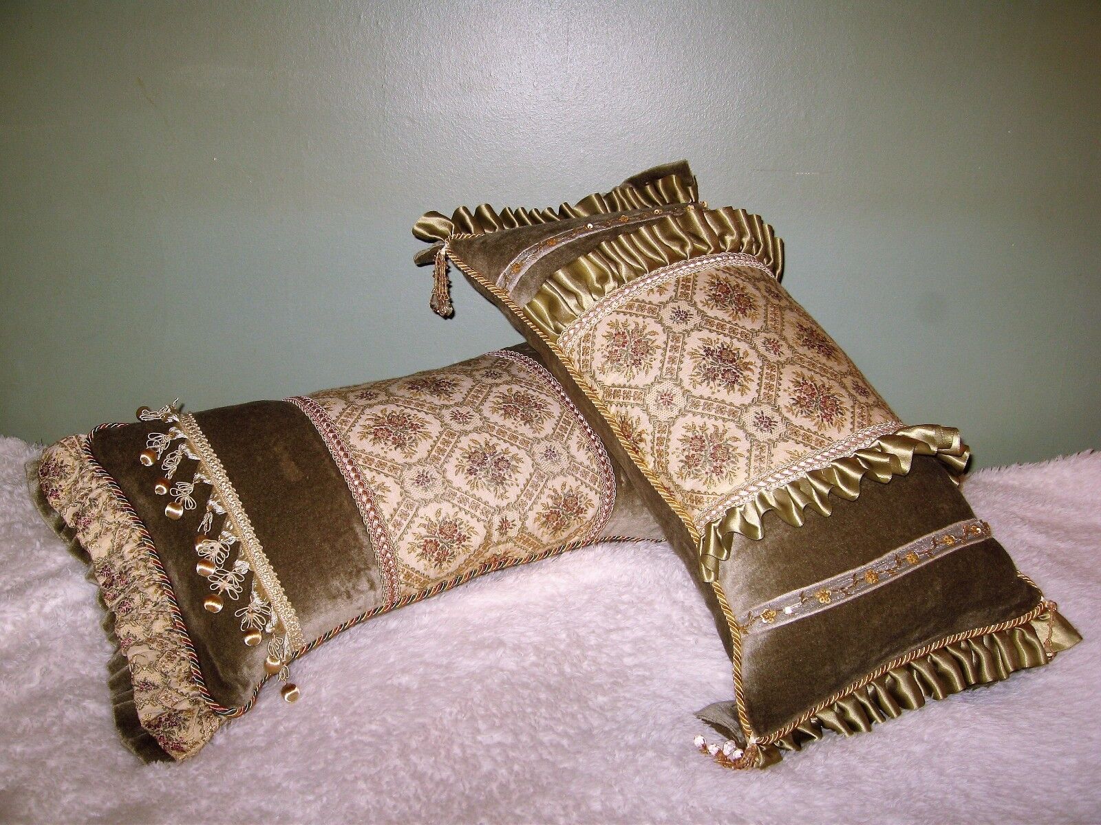 Vintage Pair Decorative Solid Velvet Lumbar Green Pillows