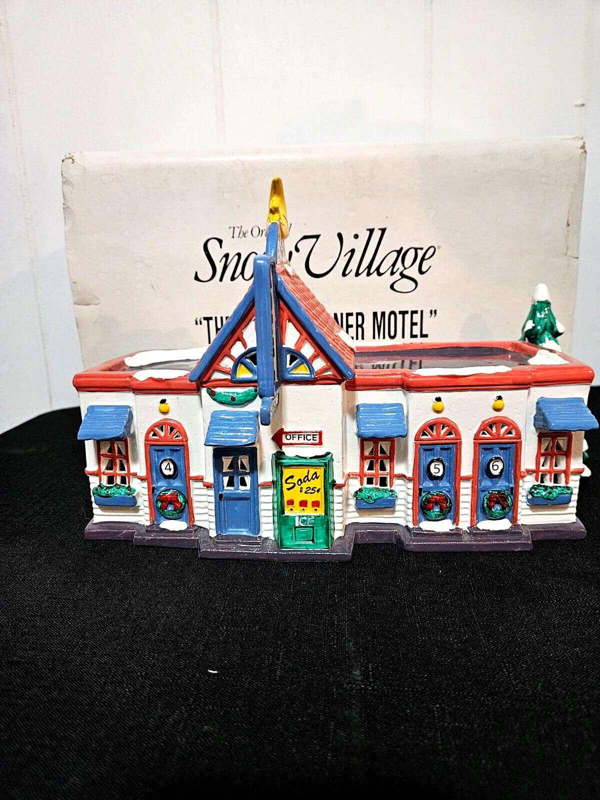 Department 56 Snow Village \'The Honeymooner Motel\' EXCELLENT CONDITION