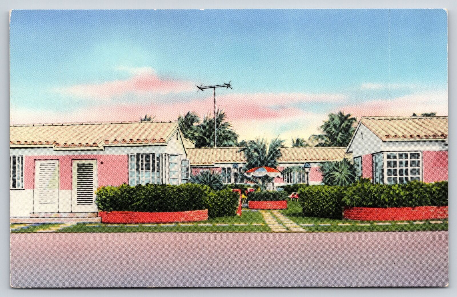 Roadside~Hollywood Florida~Filson Motel Exterior Scene~Tichnor Vintage Postcard