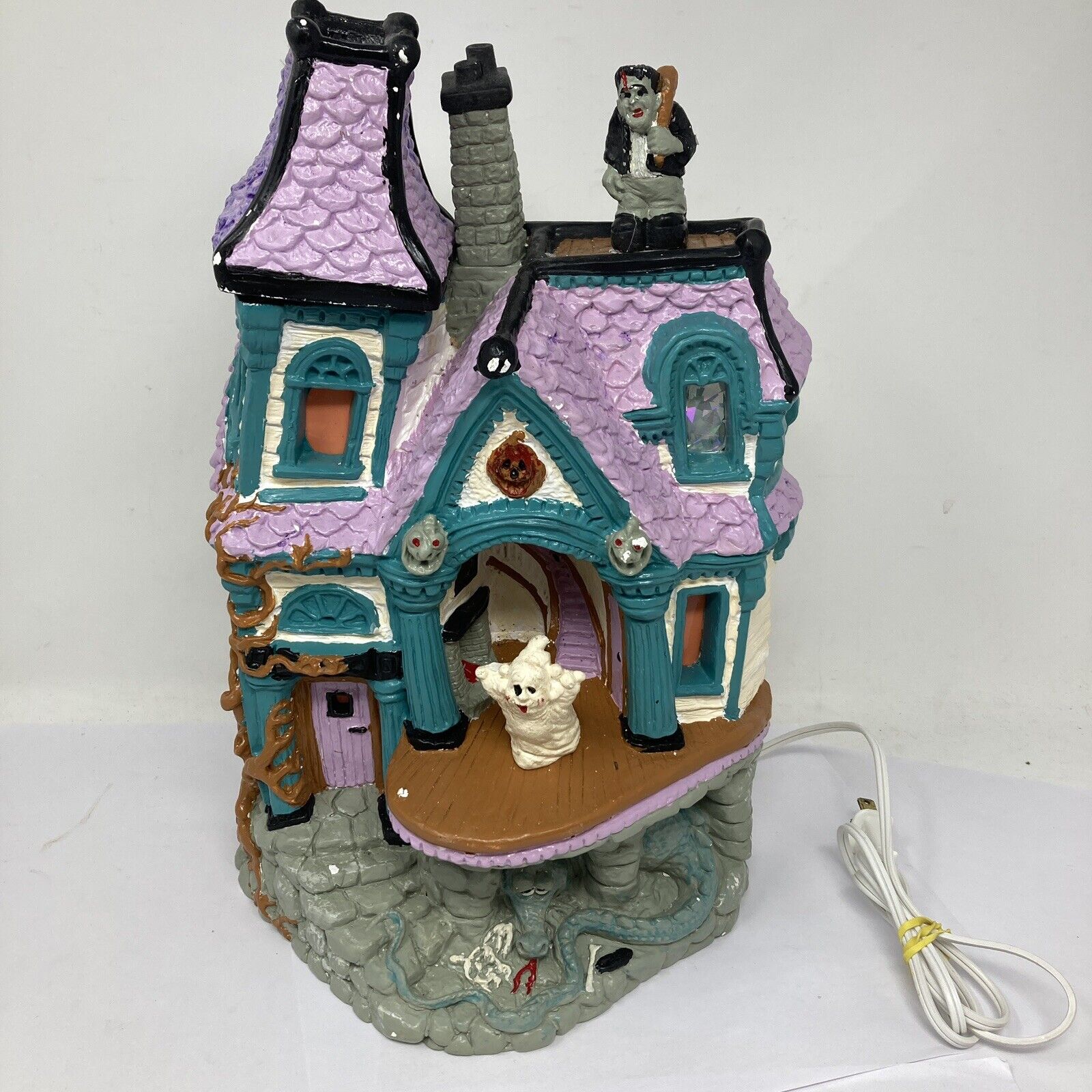 Vintage Wee Crafts Halloween LIGHT UP MONSTER MANSION HOUSE Painted ghost 90s