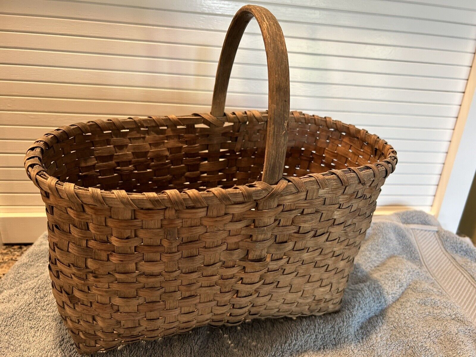 WONDERFUL OLD ANTIQUE HAND-WOVEN BASKET WITH HANDLE PROBABLY FROM THE 1800\'s