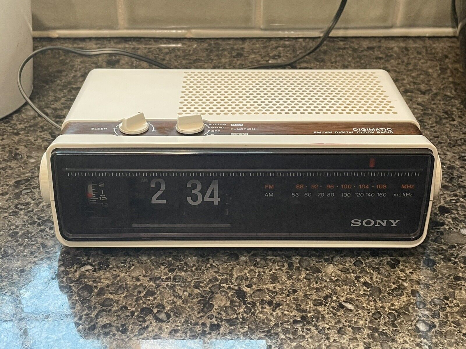 Vintage WORKING Sony Digimatic White Flip Clock Alarm Radio ICF-C310W Digital