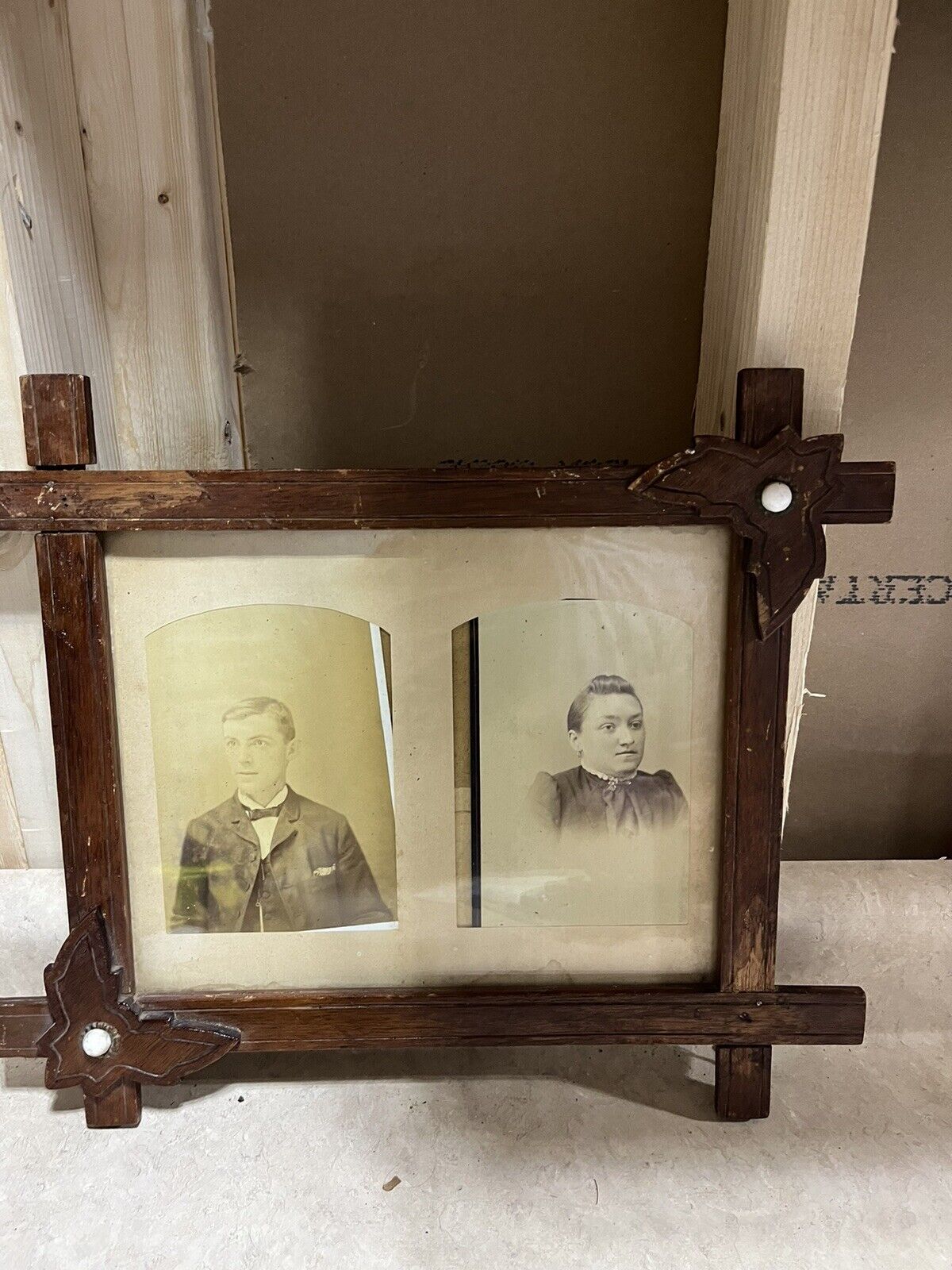 Antique Vtg Wood Adirondack Picture Frame Photo of Man & Woman Leaf Corners