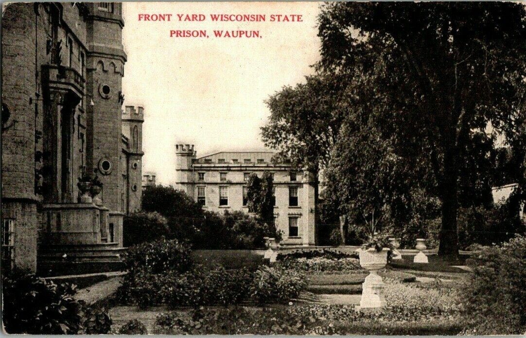 1909. FRONT YARD, WISCONSIN STATE PRISON. WAUPUN, WI POSTCARD. ZT24
