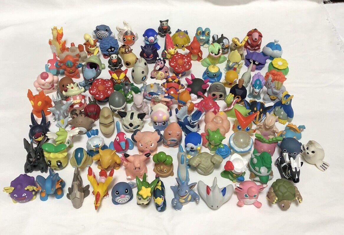 Lot Of 100 Pokemon  Finger Puppet Figures