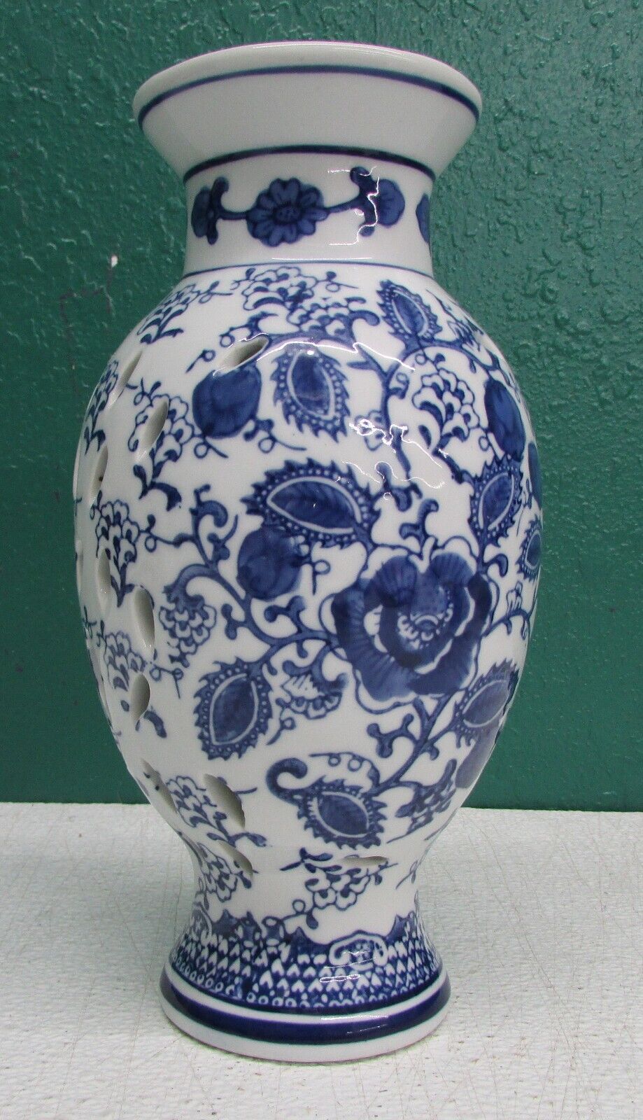 Vintage Porcelain Oriental Hand Painted Blue and White Vase Ginger Jar 10\