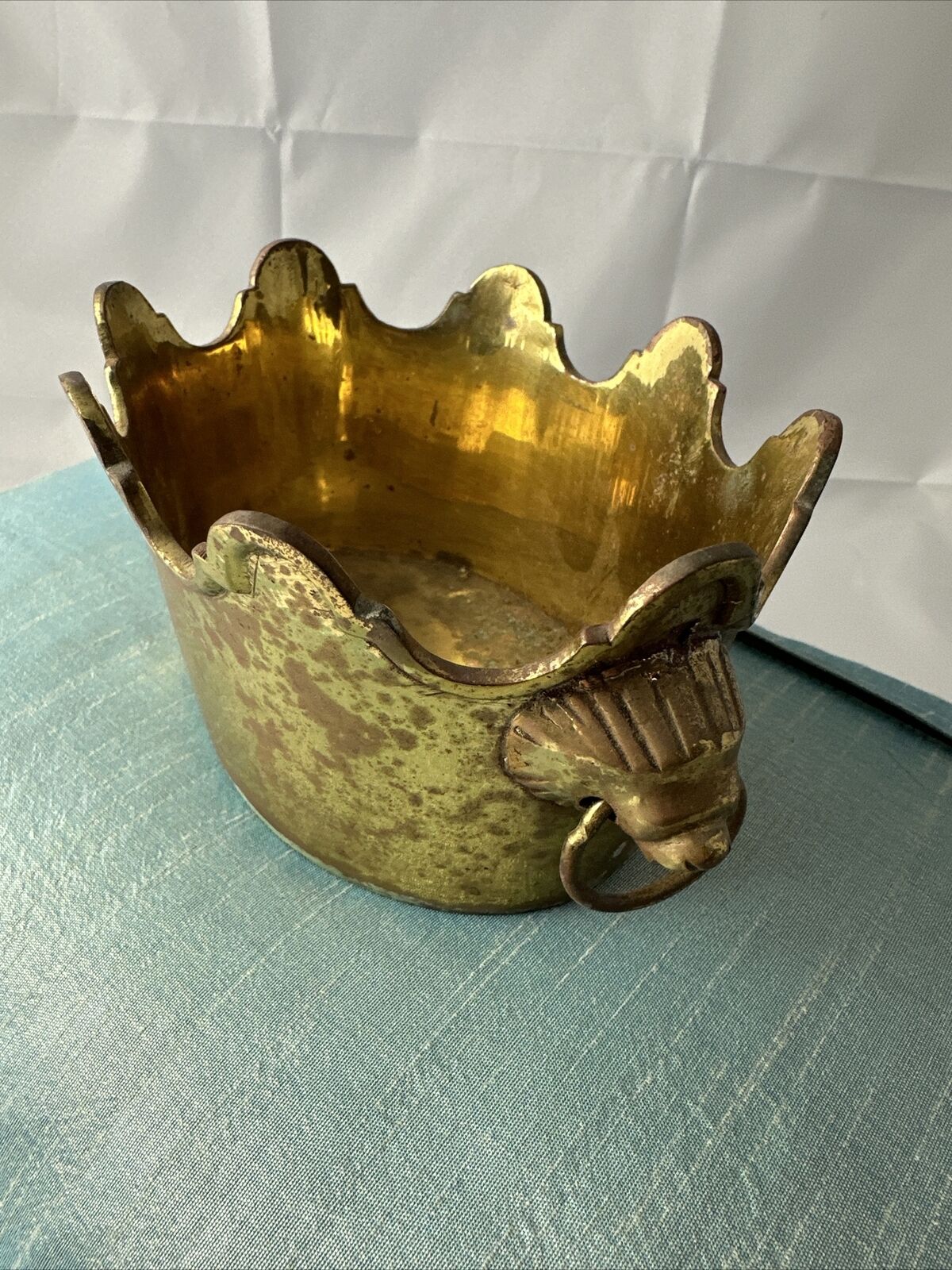 Vintage Planter Solid Brass Embossed Crown Cache Pot Lions Head Handles Classic