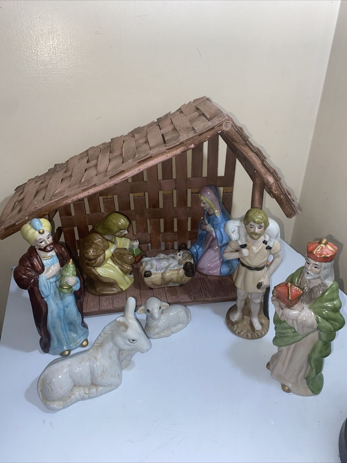 Vintage Ceramic Porcelain Nativity Set Christmas w/ Wood Stable
