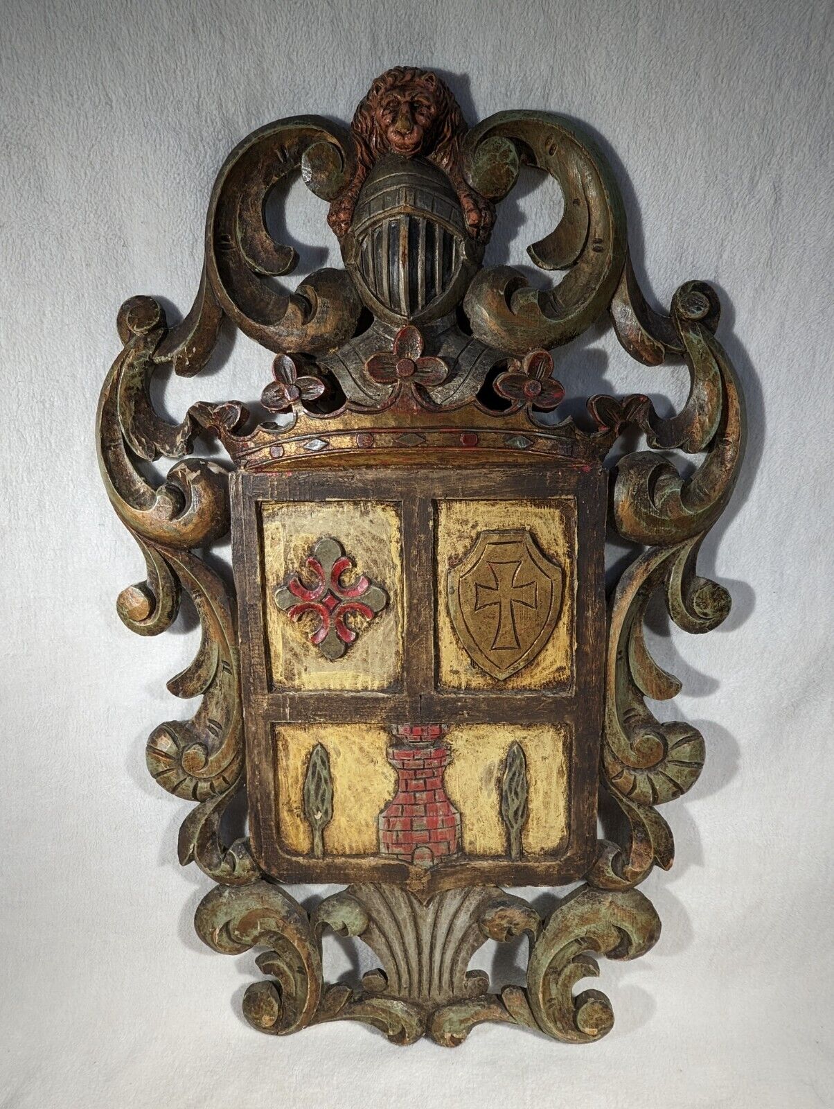 Vintage Hand Carved Wood Wooden Antique Crest Coat of Arms Wall Plaque ~ Knight