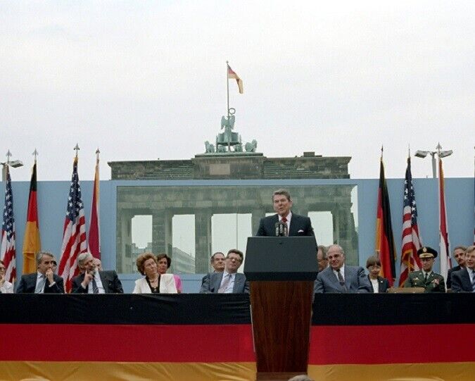 President Ronald Reagan Making His Berlin Wall Speech 8x10 Cold War Era Photo 13