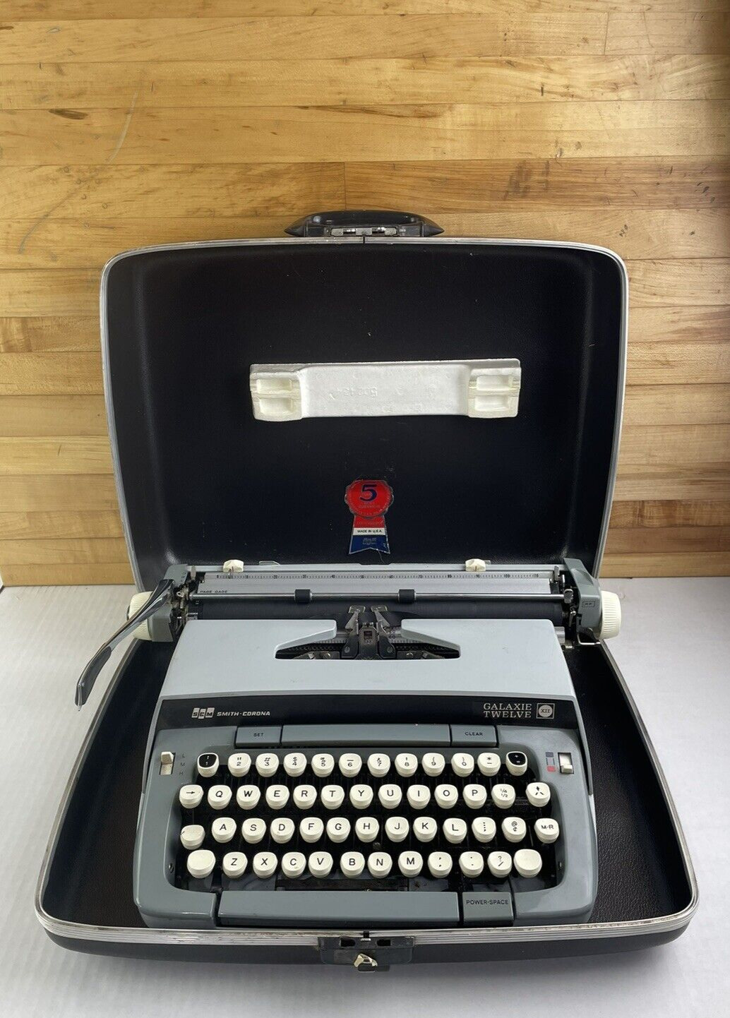 Vintage 1975 SMITH-CORONA Galaxie 12 XII Atomic Light Gray Typewriter With Case