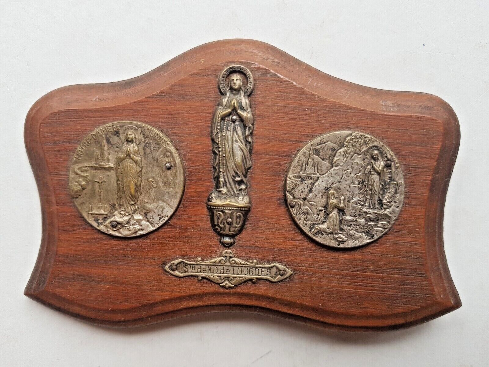 Antique 1900-1920 Sr De Notre Dame De Lourdes Standing Wooden Plaque Medallion