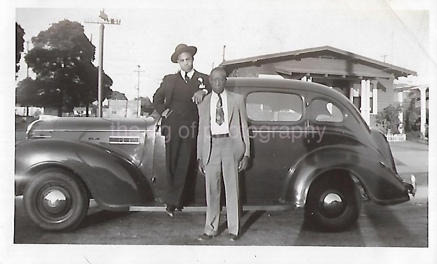 CAR GUYS 40\'s 50\'s Men FOUND BLACK+WHITE PHOTOGRAPH Original VINTAGE 35 42 K