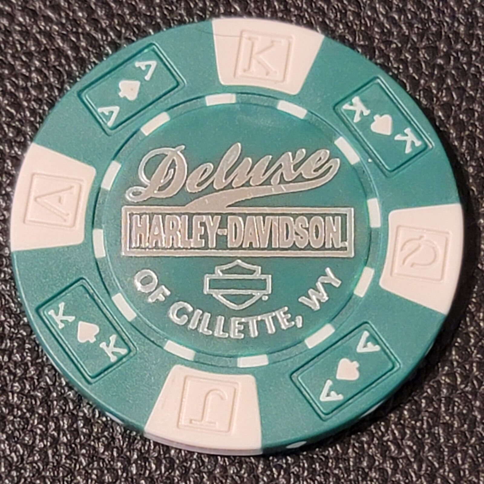 DELUXE HD OF GILLETTE ~ WYOMING (Green AKQJ - Willie G Skull) Harley Poker Chip