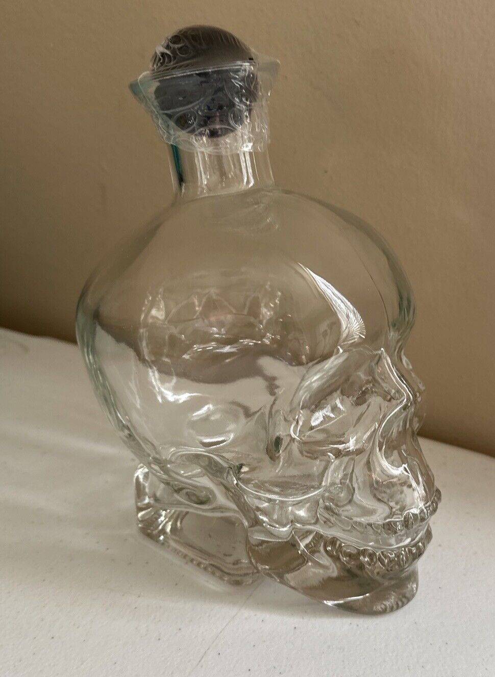 🎃 Halloween Sankara Clear Glass💀Skull Decanter with Wood Ball Bottle Stopper.