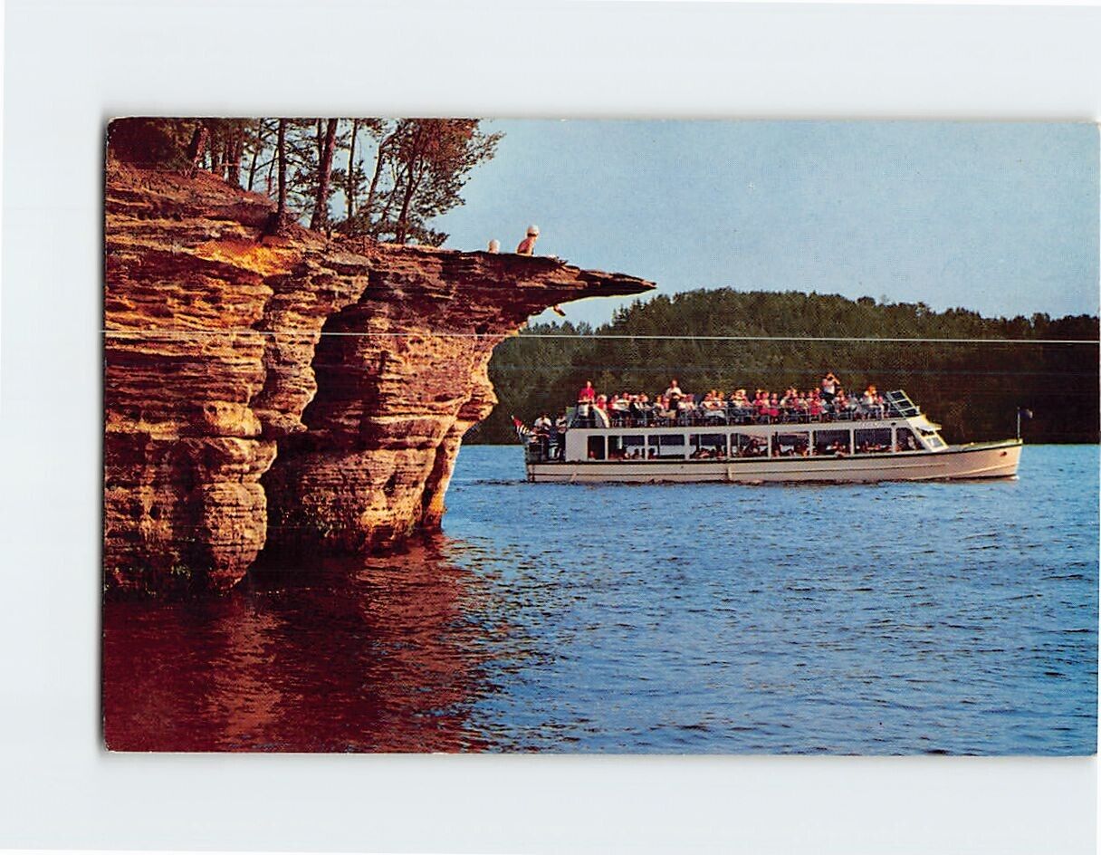 Postcard The Swallow\'s Nests Riverview Boat Line Upper Dells Wisconsin Dells WI