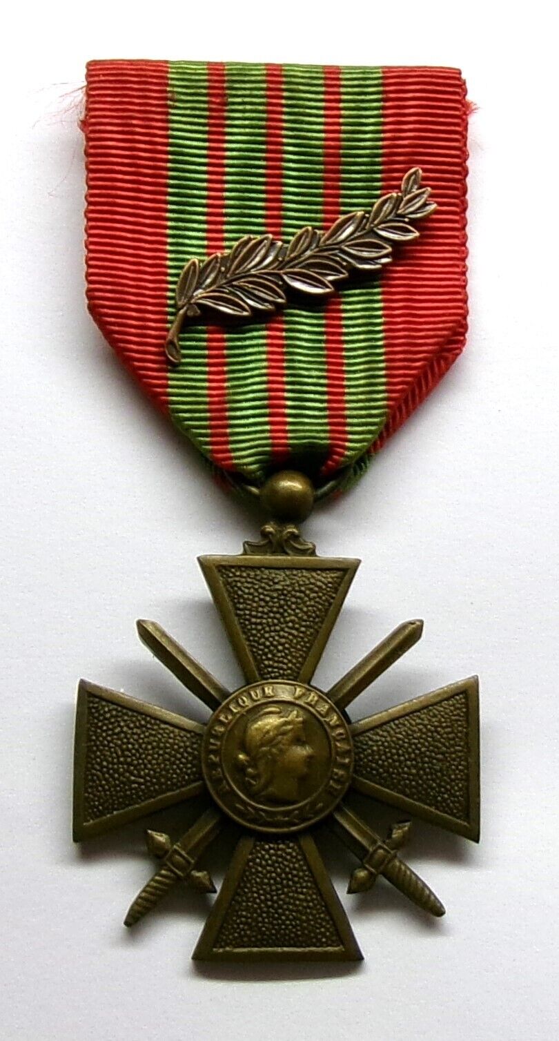 1939 WW II French Croix de Guerre Military Medal with PALM