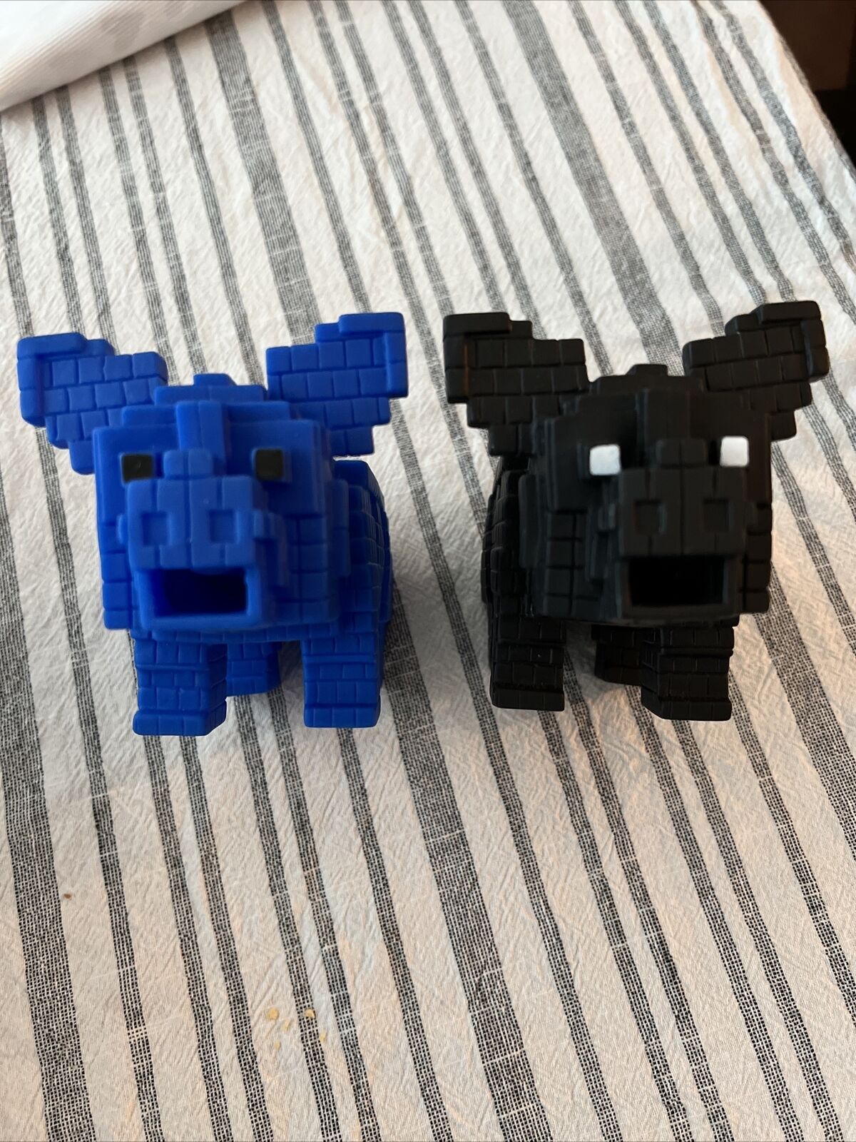 Animolds Square Piggie Pigs Blue And Black 6.5\