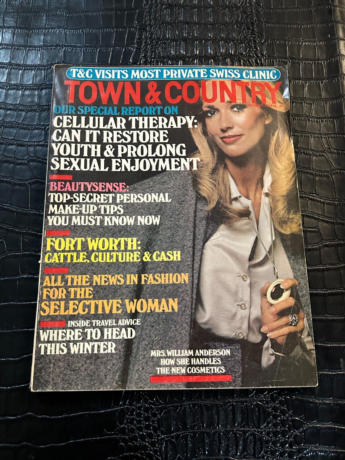 OCTOBER 1972 TOWN AND COUNTRY vintage fashion magazine