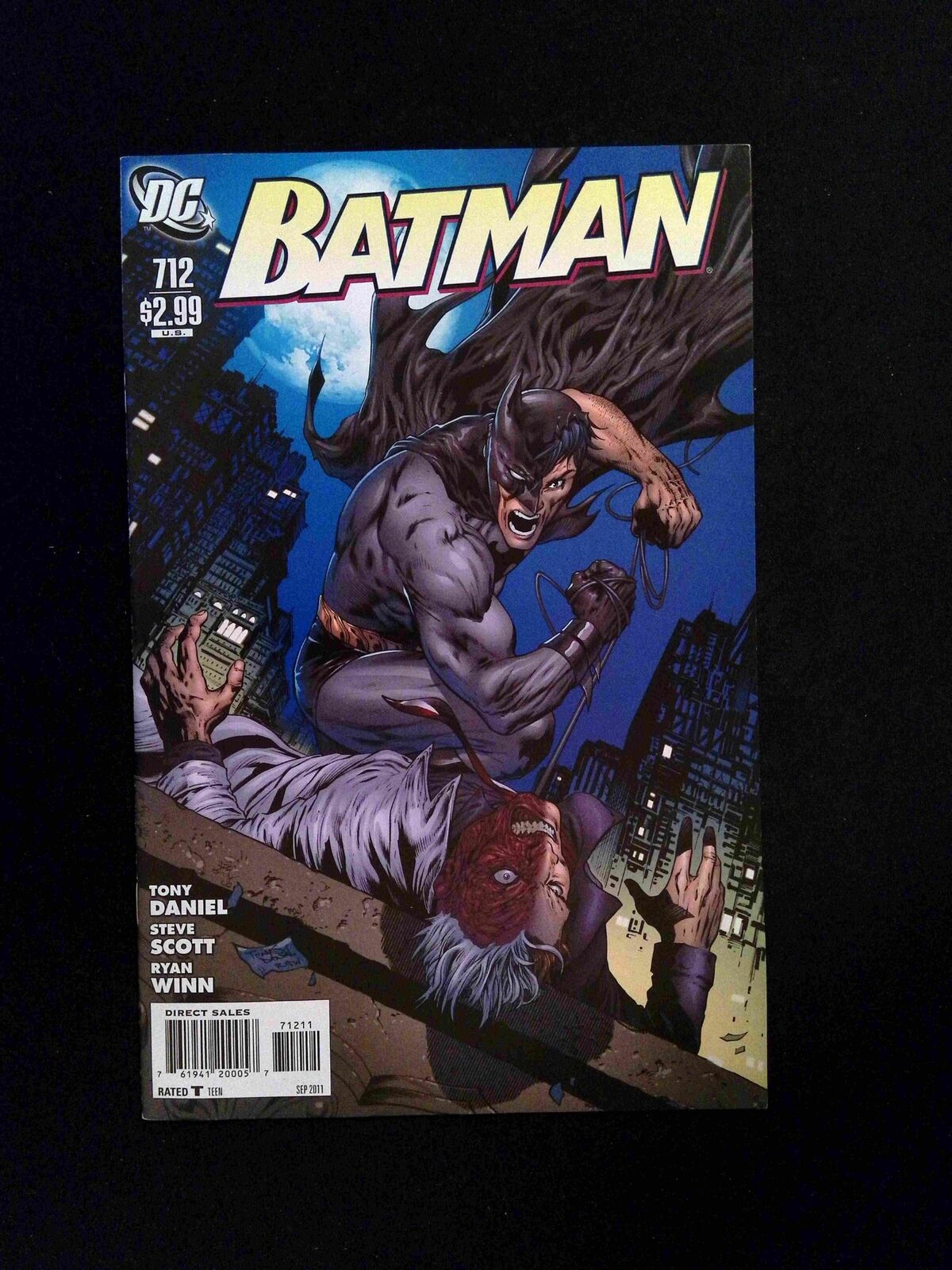 Batman #712  DC Comics 2011 VF/NM