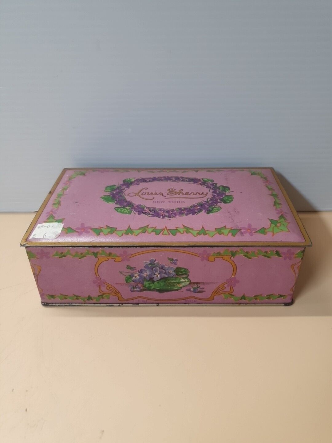 Vintage New York Box Collector\'s Tin