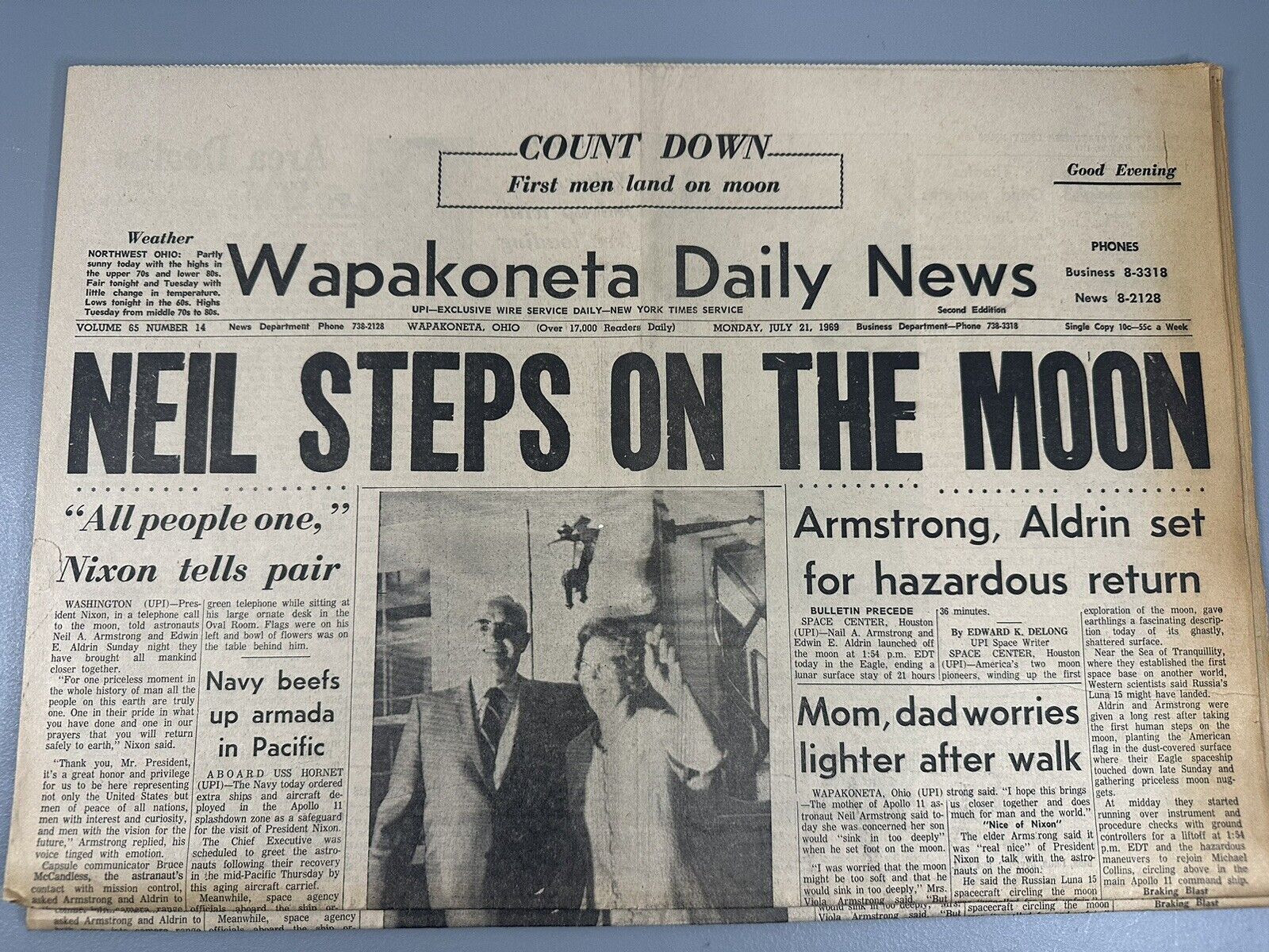 NEIL STEPS ON THE MOON Apollo 11 Neil Armstrong Hometown Newspaper  RARE