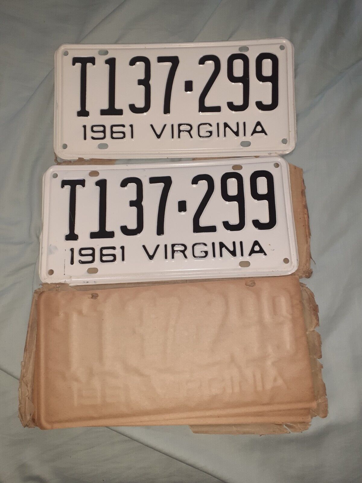 1961 Virginia License plates matched set unused in paper