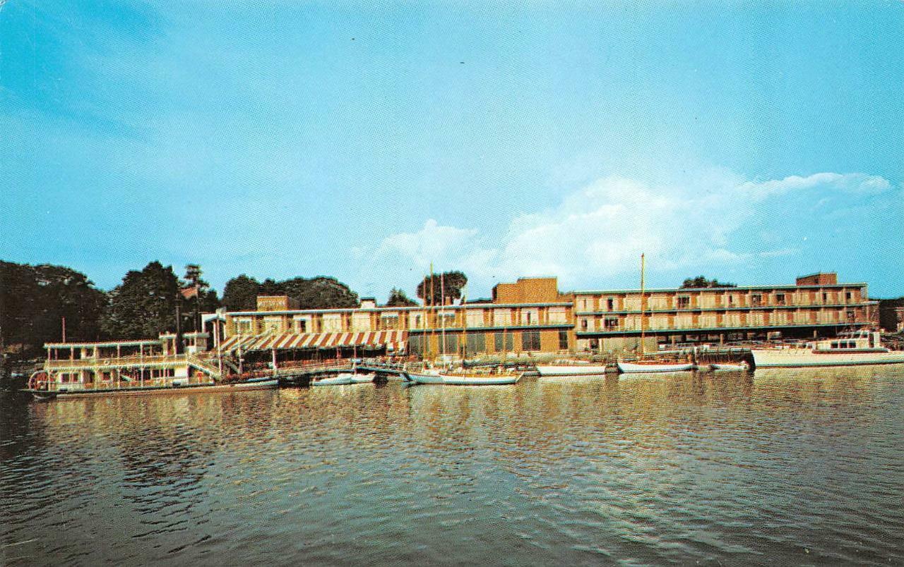 GREENWICH Connecticut CT ~ SHOWBOAT MOTOR INN  Boat~Dock ROADSIDE 1966 Postcard
