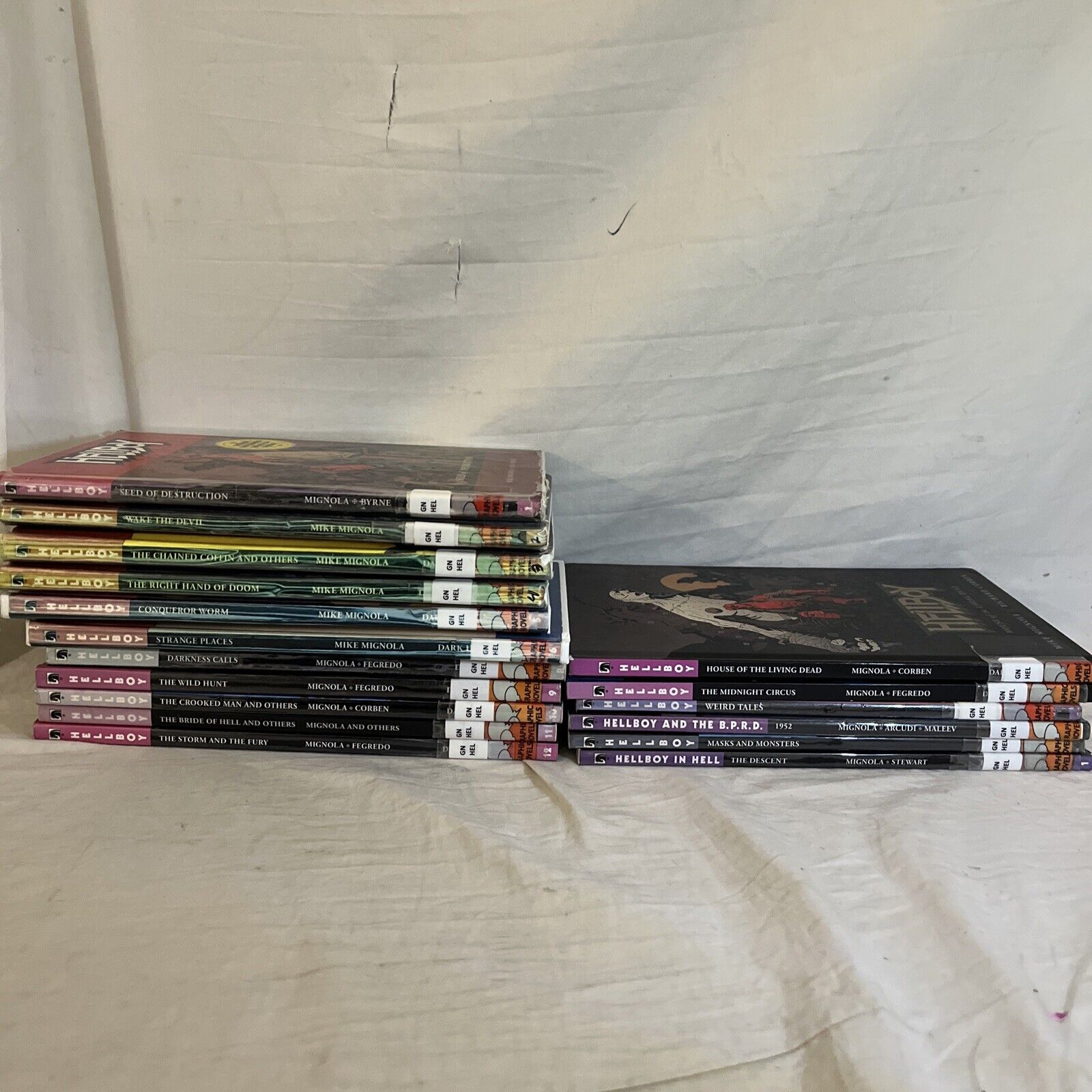 Hellboy TPB Lot Dark Horse Mike Mignola Volume 1-6, 8-12 & 6 Bonus Books