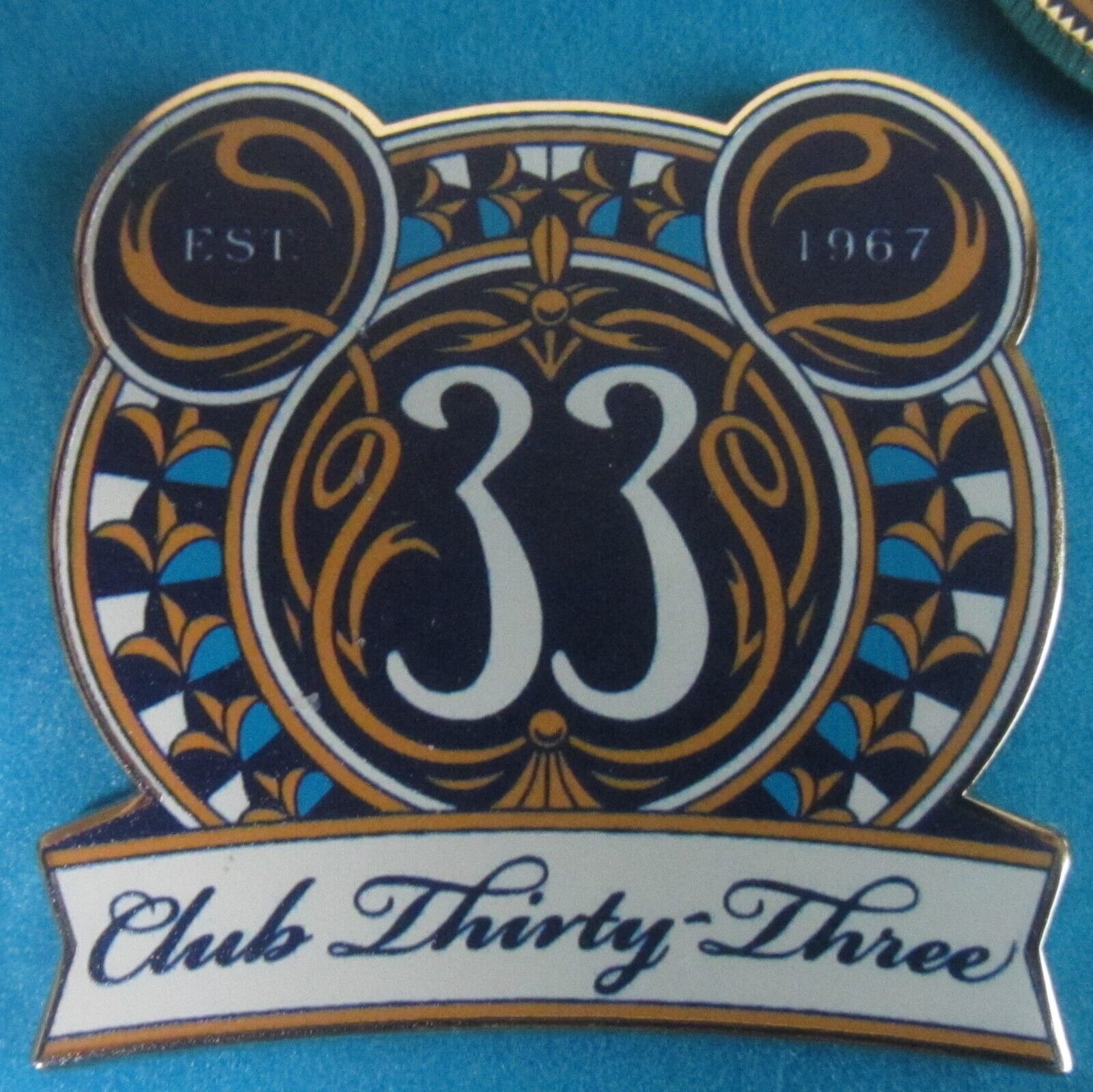 DISNEYLAND CLUB 33 Alfred Collection Logo Pin LE 500